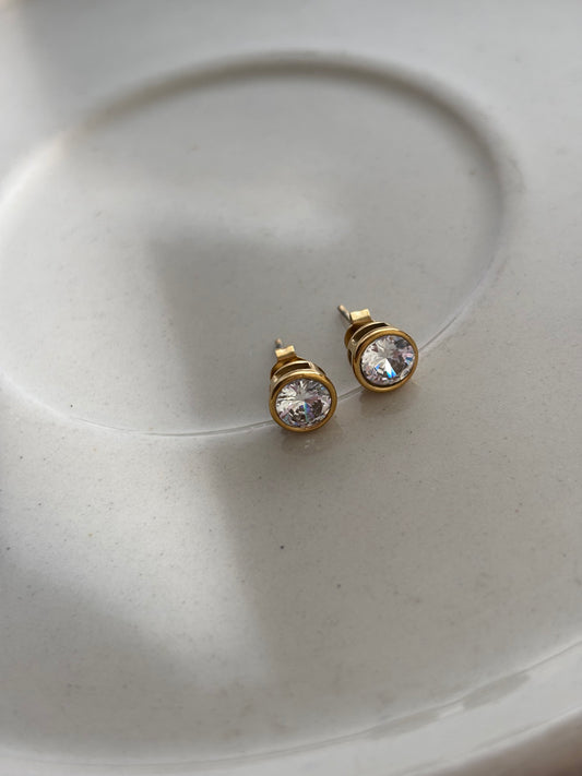 Bezel solitaire studs