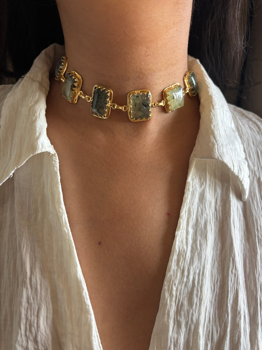 Prehnite Renne Choker- Brass