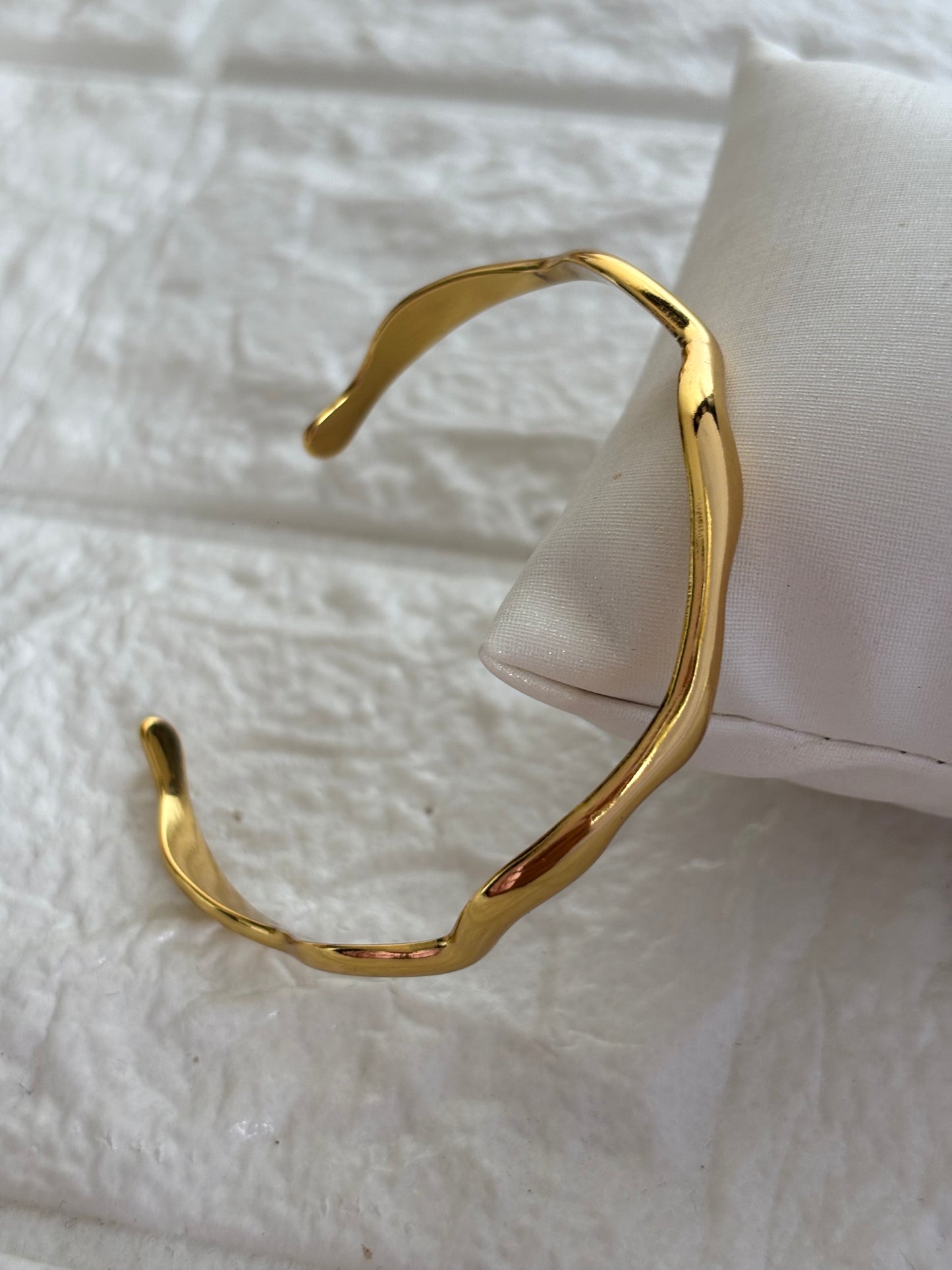 Airy Adjustable Cuff