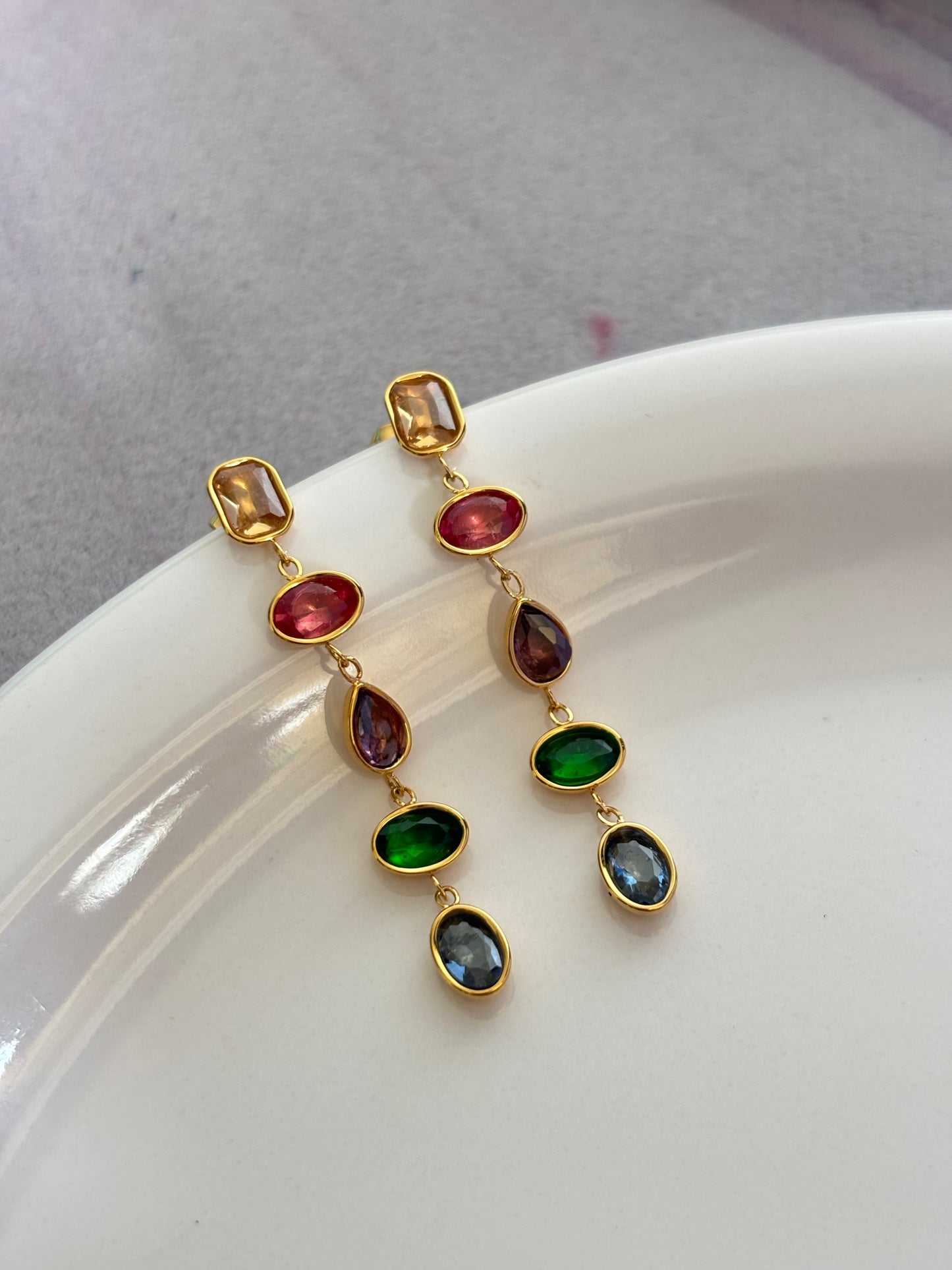 Auleria Multi Color Dangler