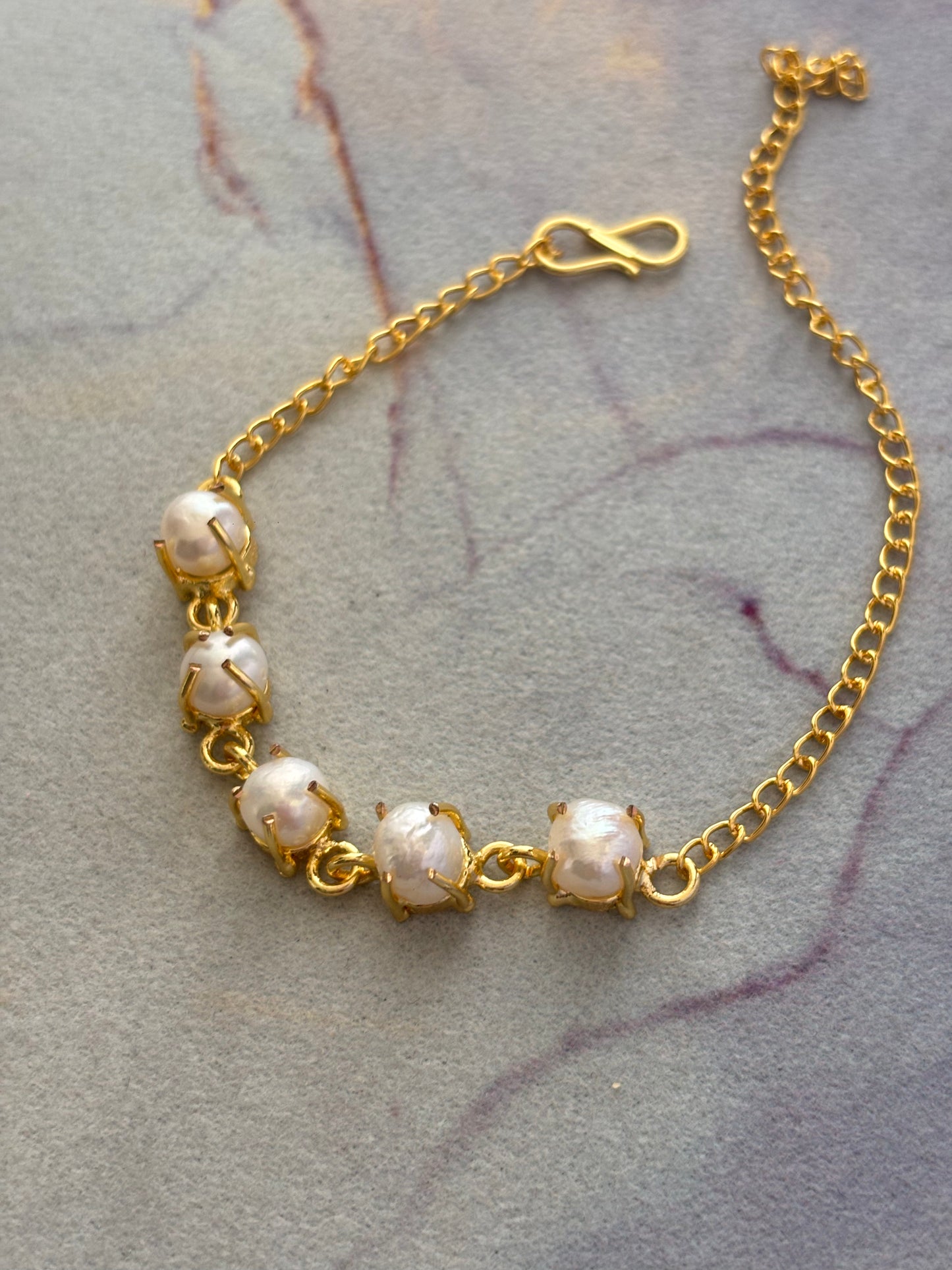 Iris Natural Pearl Bracelet - Brass