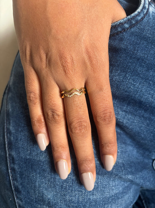 Dainty Wavy Studded Ring