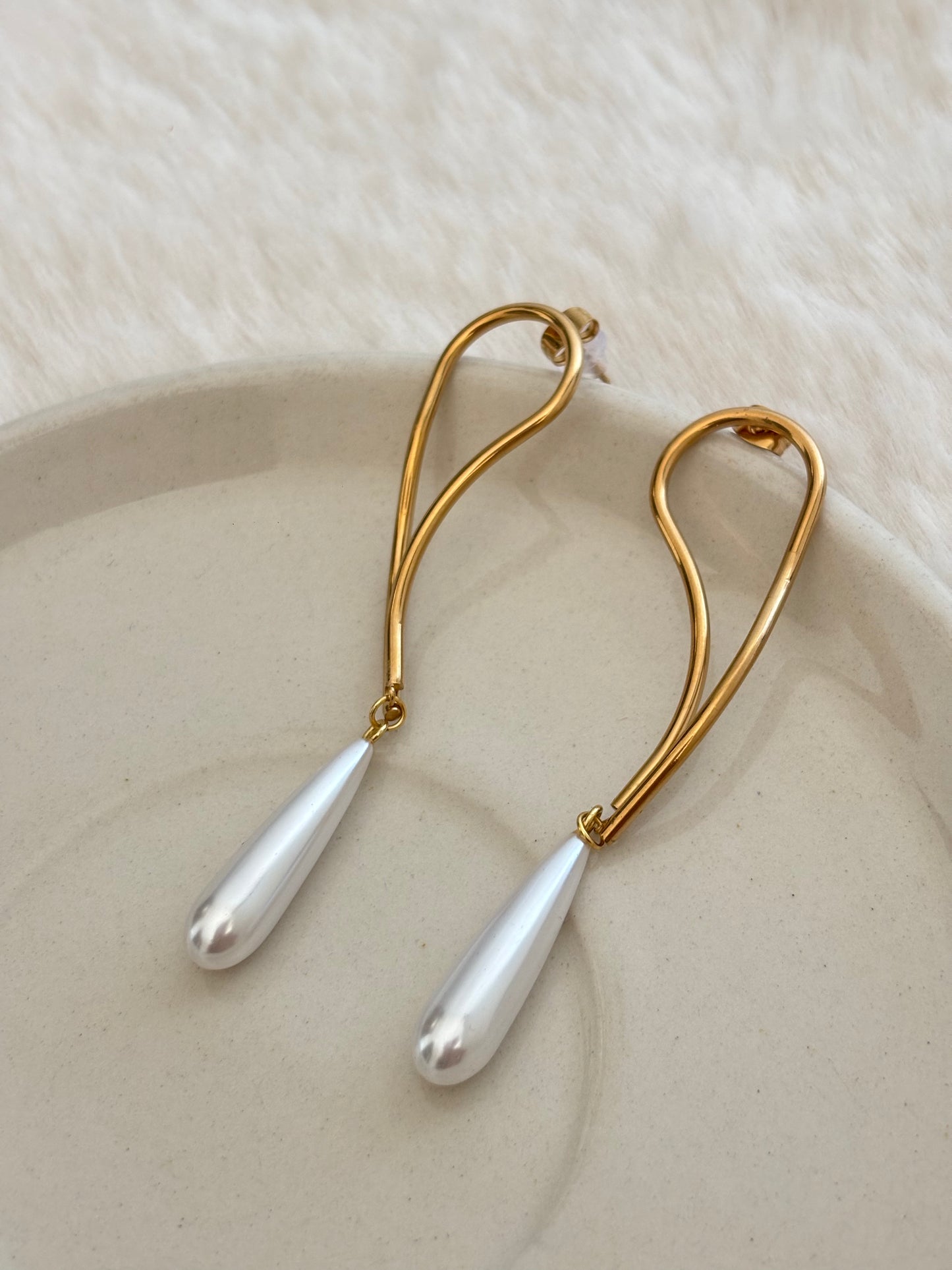 Vera Pearl Drop Earring