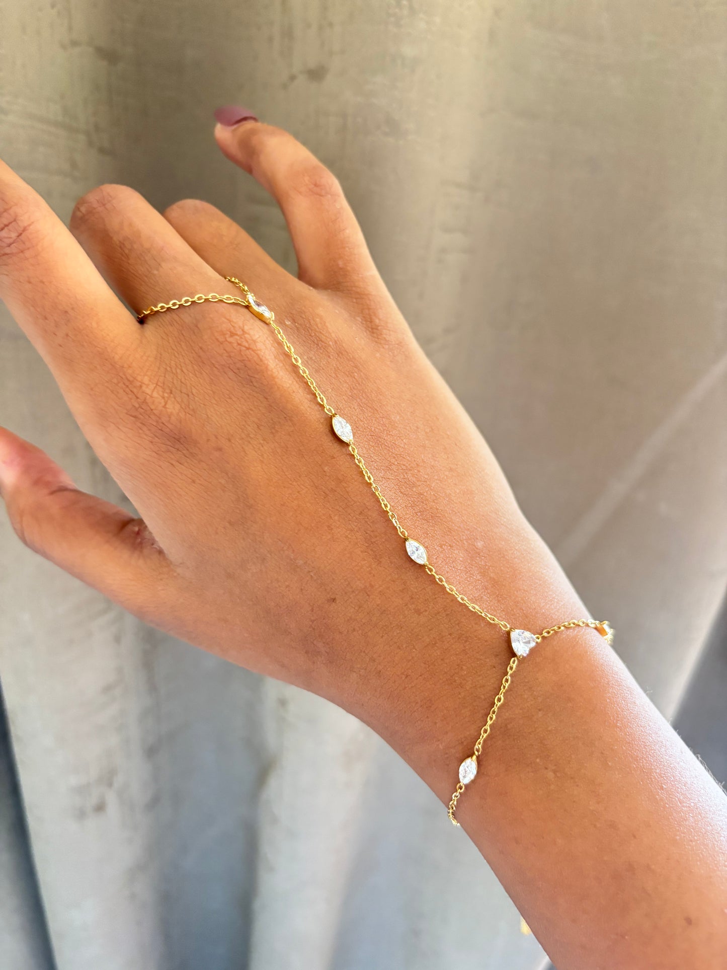 Marie Marquise Hand chain