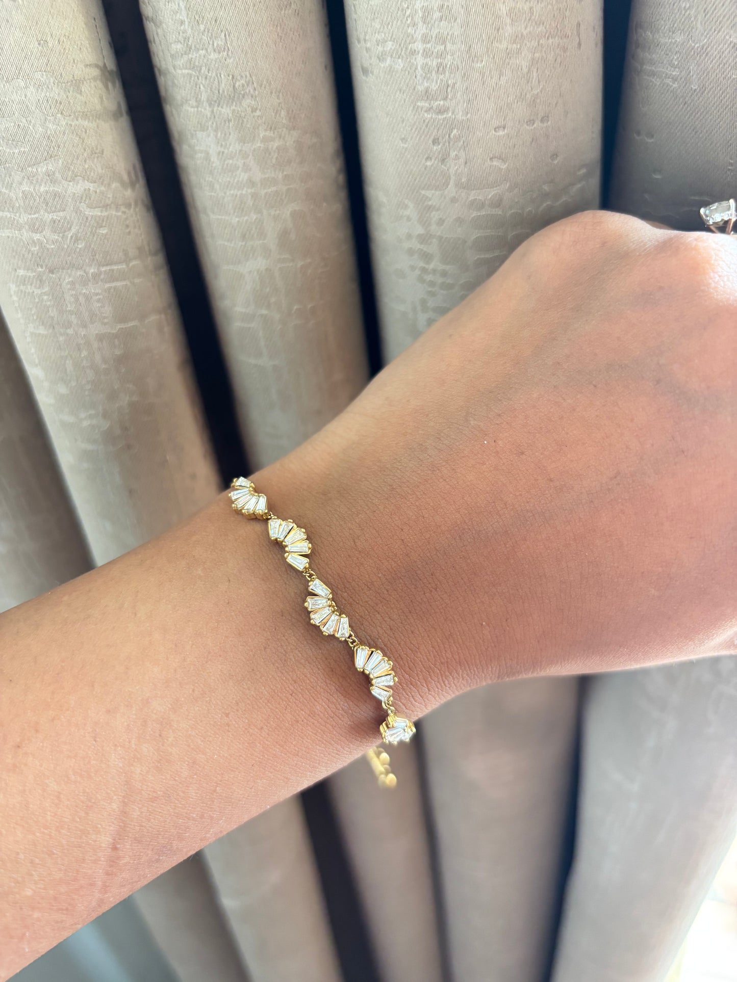 Lily Clear Pull Up Bracelet