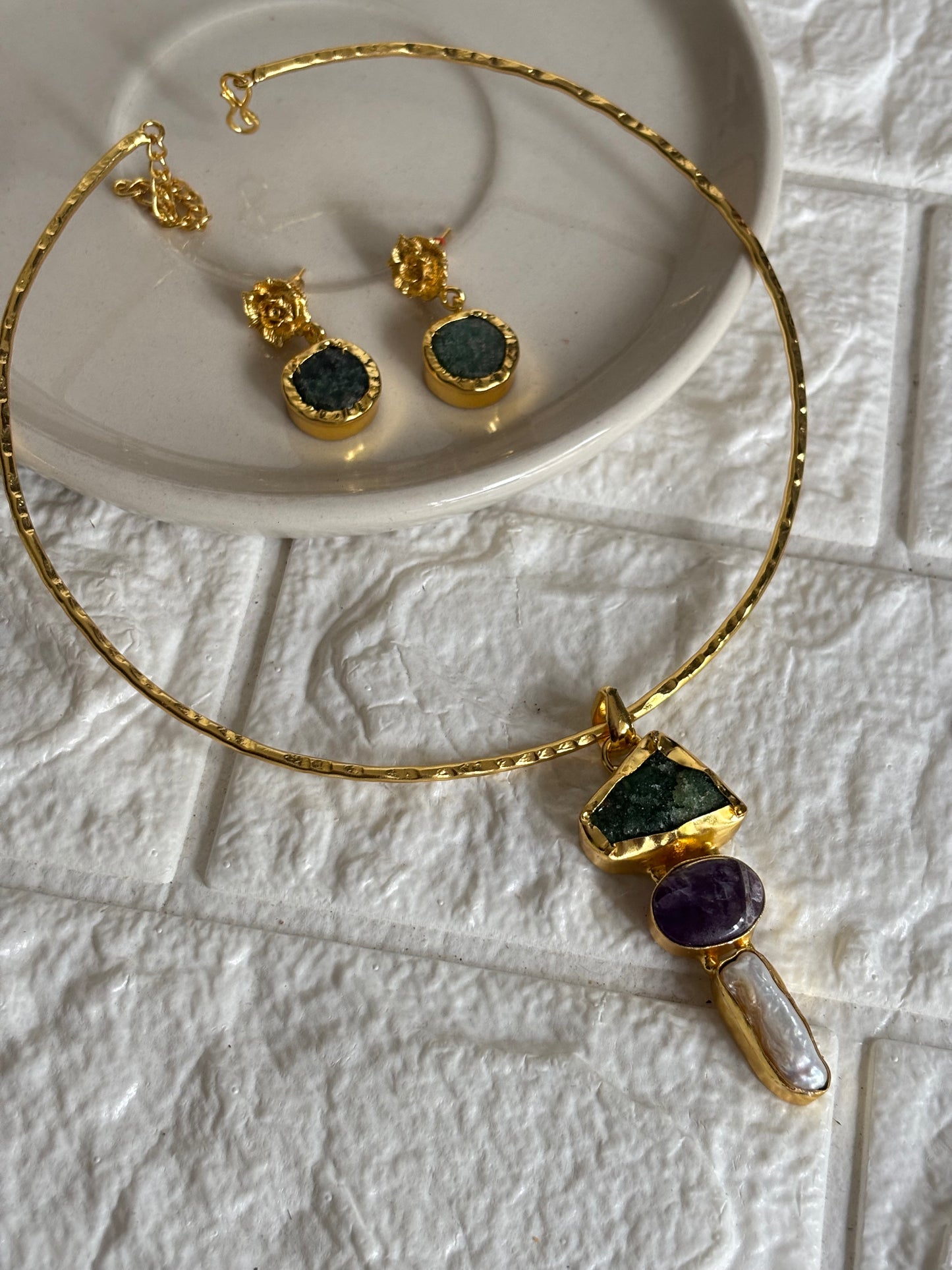 Serene Multi-color Natural Stone Choker Set- Brass