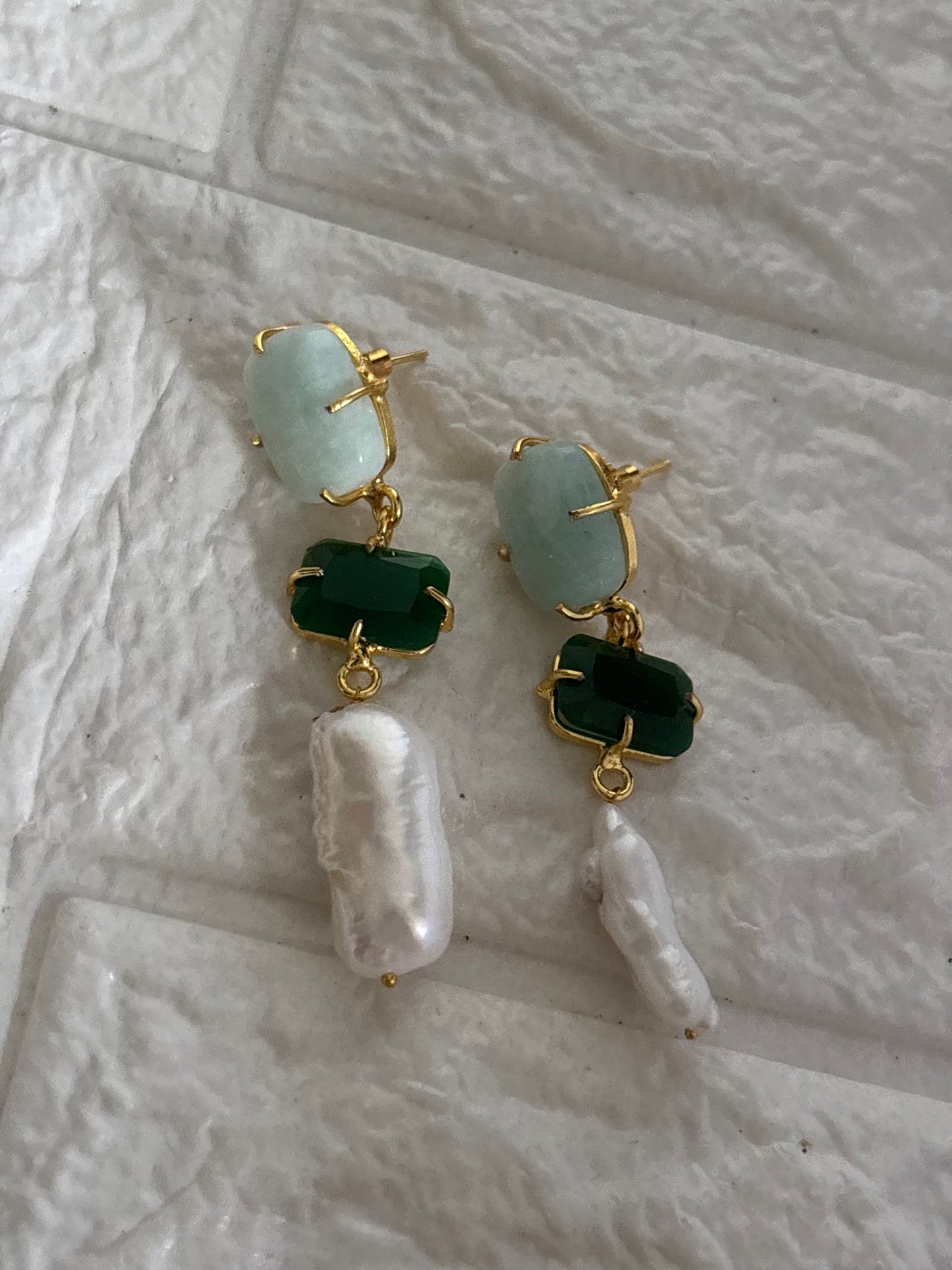 Pearl Color Natural Stone Dangler