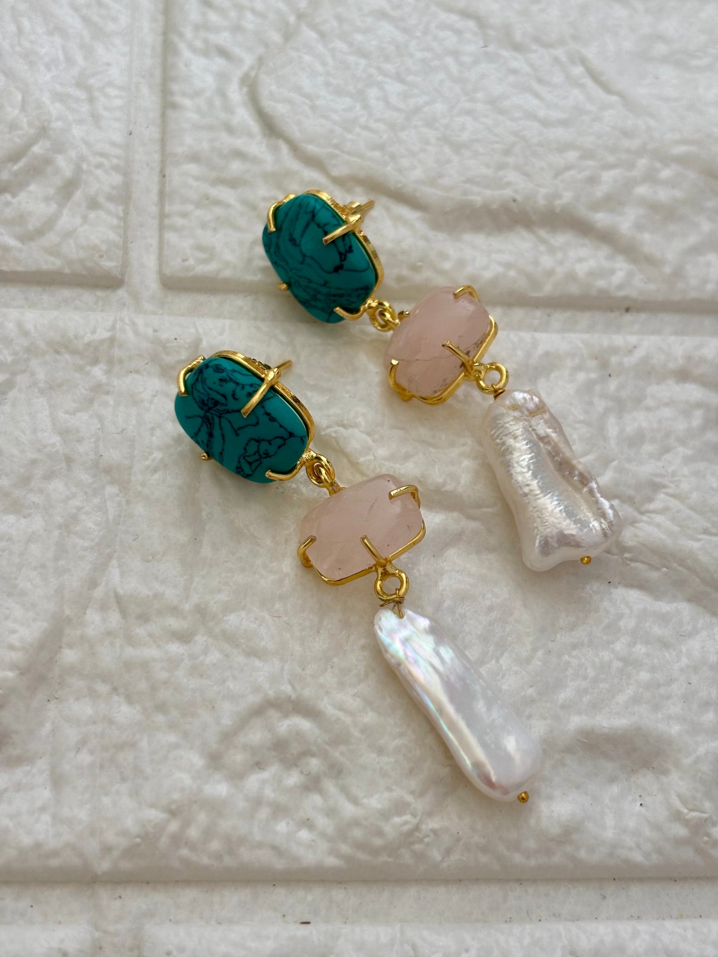 Pearl Color Natural Stone Dangler