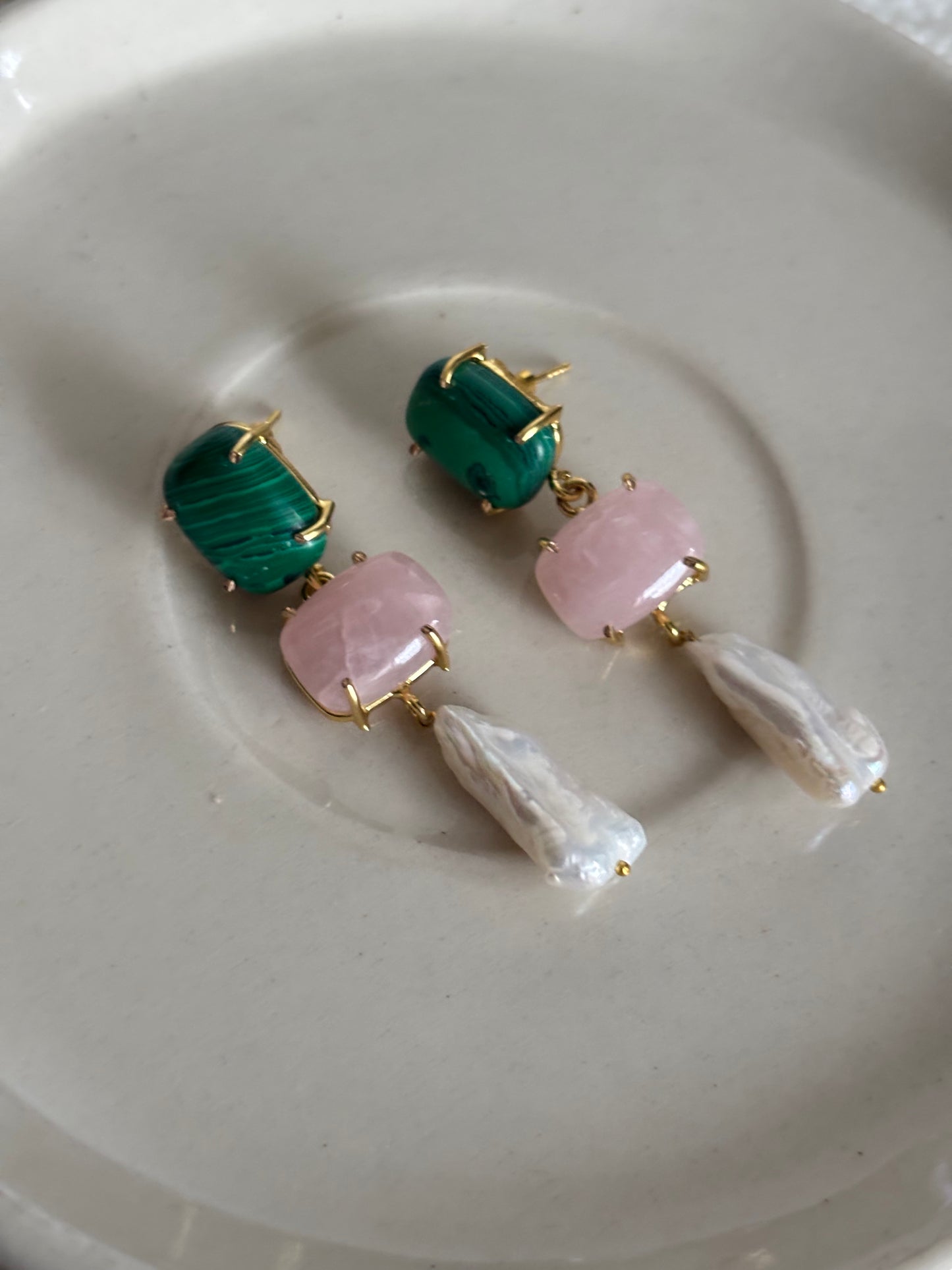 Pearl Color Natural Stone Dangler