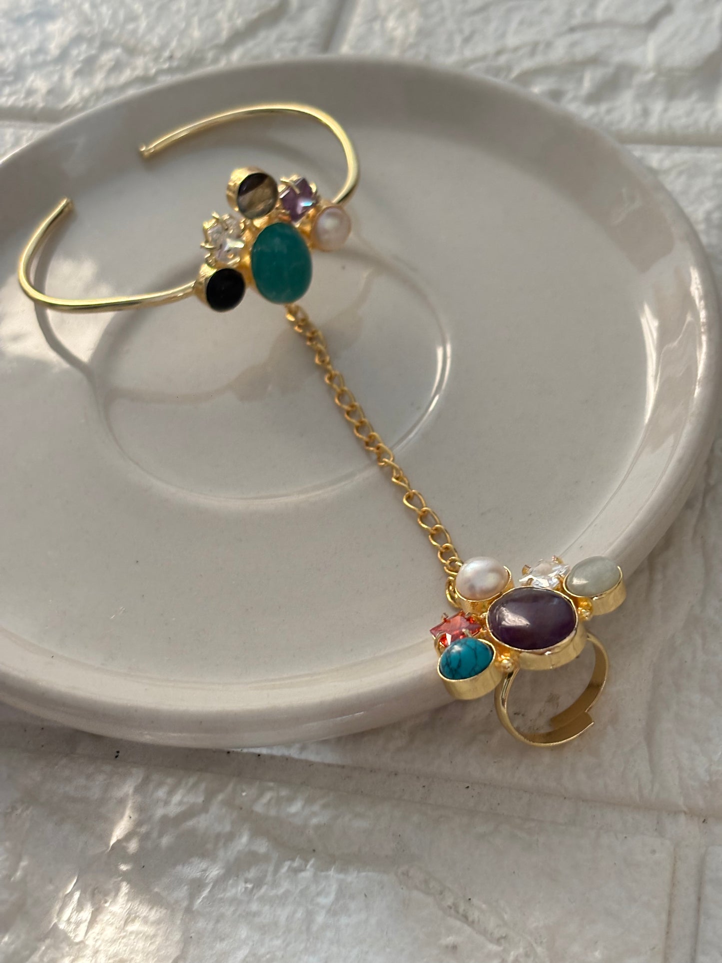 Lea Natural Stone - Hand chain Brass