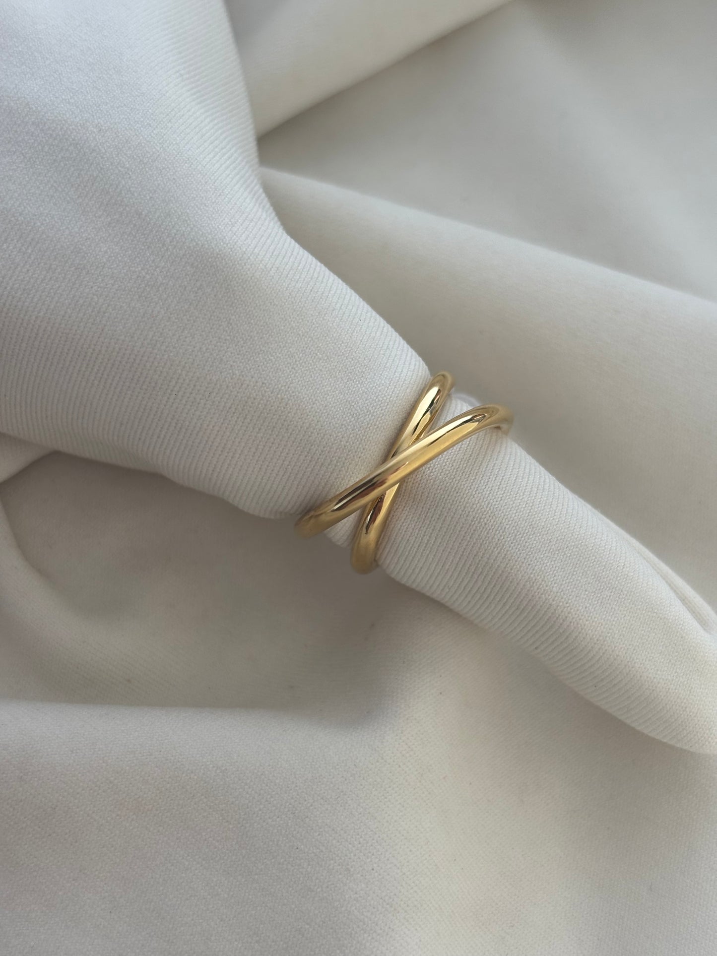 Cross-Over Ring
