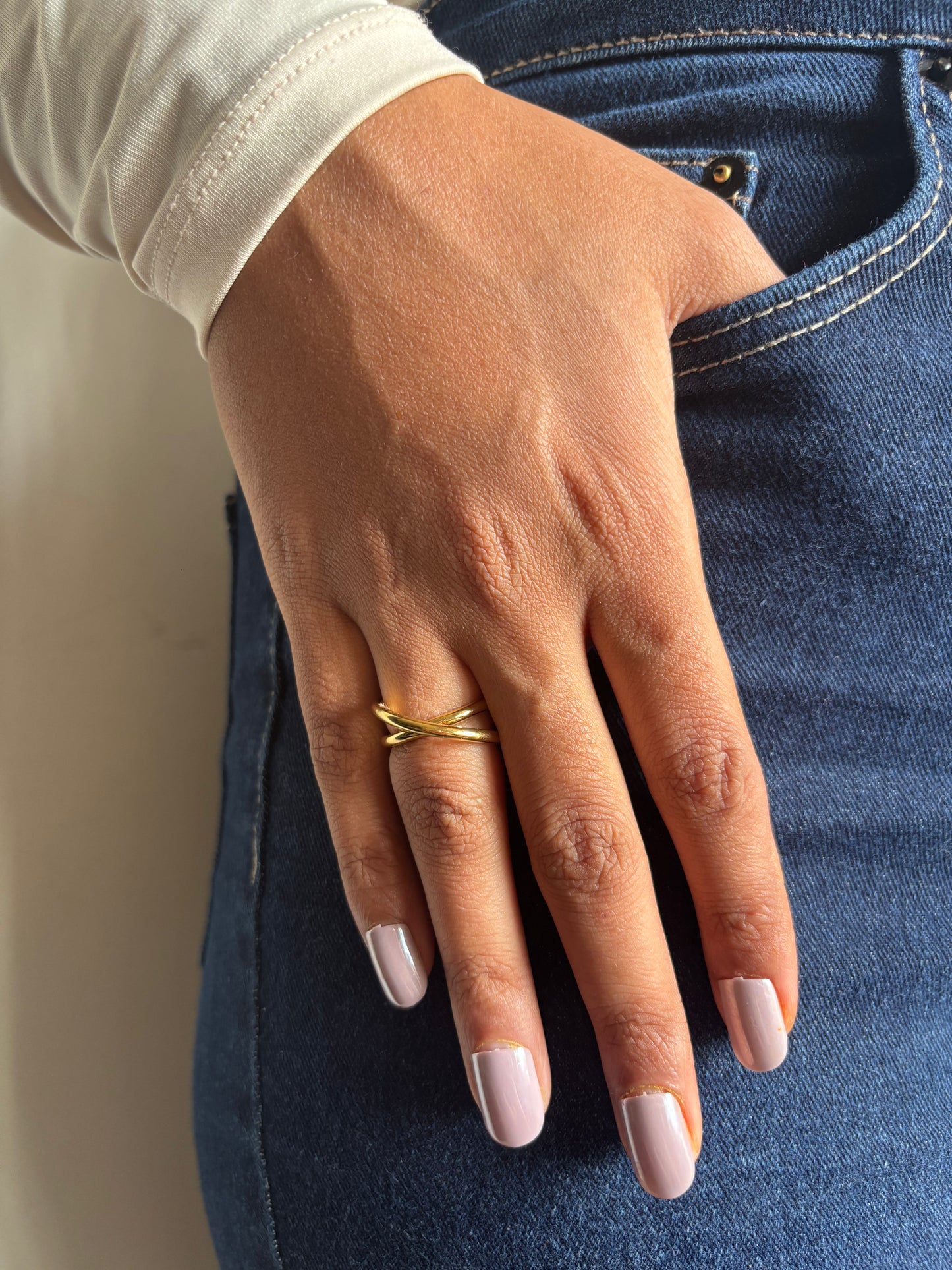 Cross-Over Ring