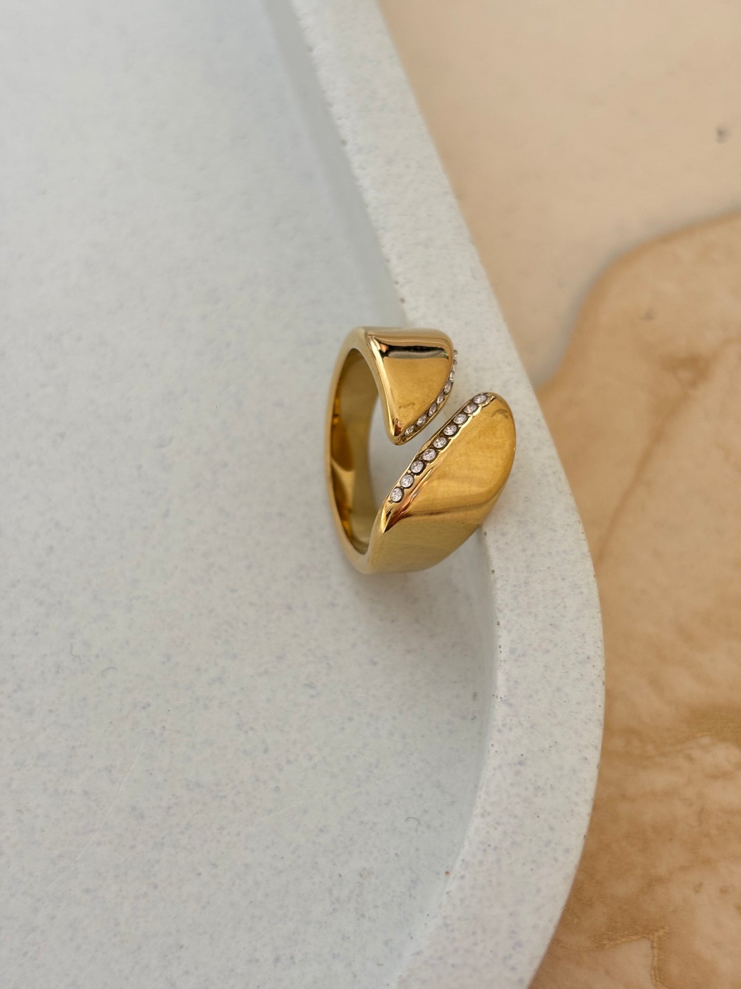 Grecia studded Ring (Size-7)