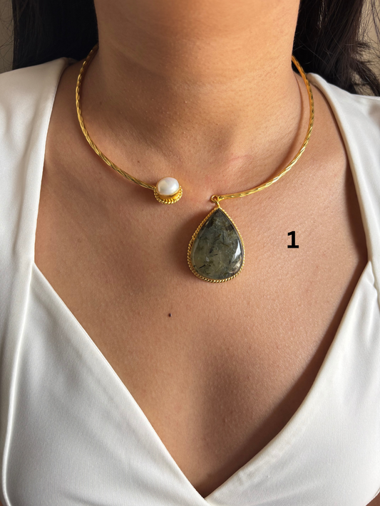 Prehnite Hasli Choker - Brass