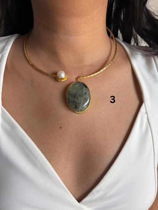 Prehnite Hasli Choker - Brass