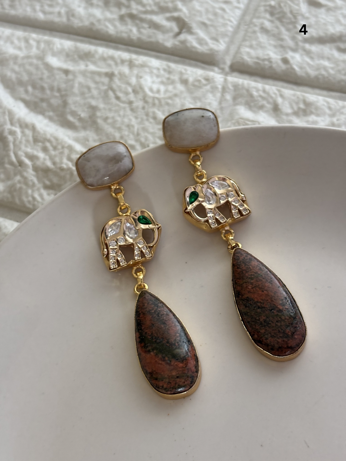 Elenor Fusion Dangler Brass