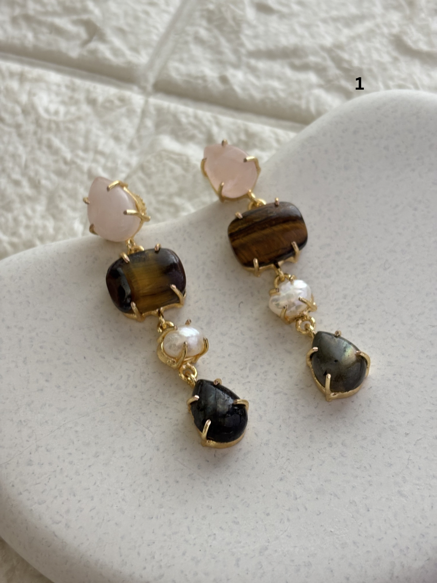 Pearl Color Natural Stone Dangler