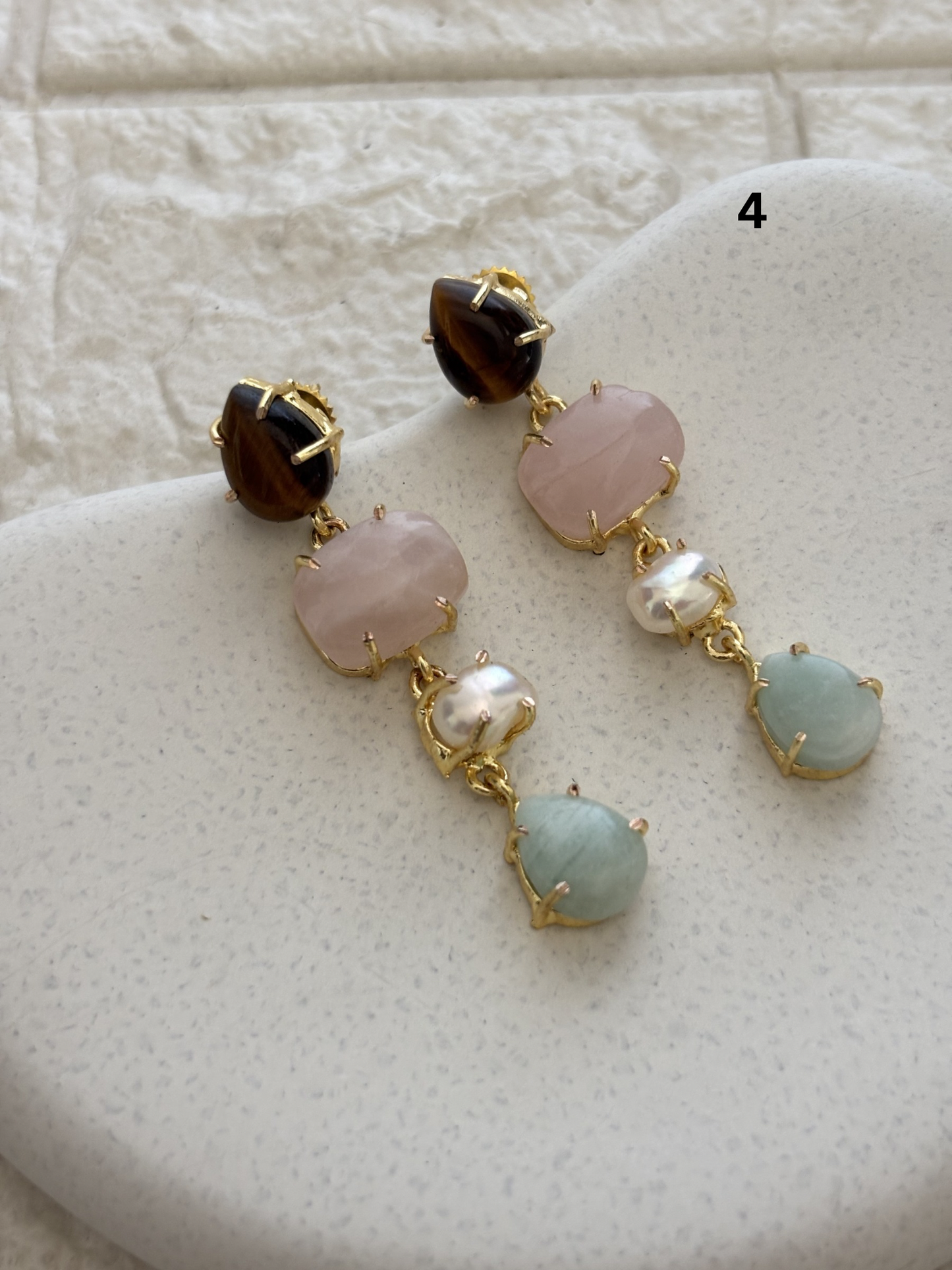 Pearl Color Natural Stone Dangler