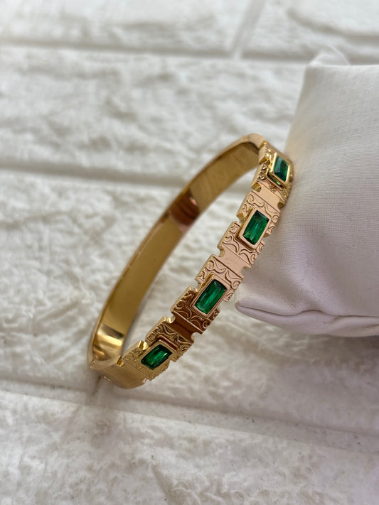 Regal Emerald Bracelet
