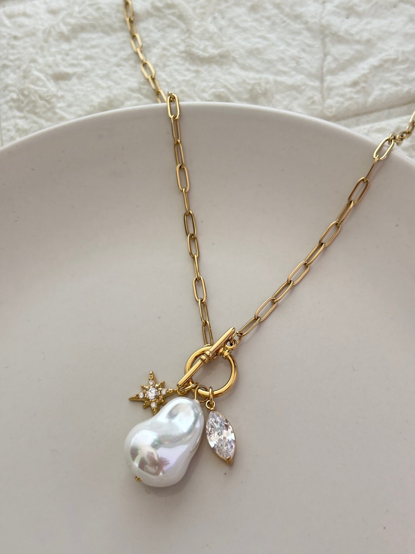 Luna Pearl T-lock Necklace