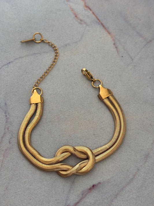 Twisted Knot Bracelete