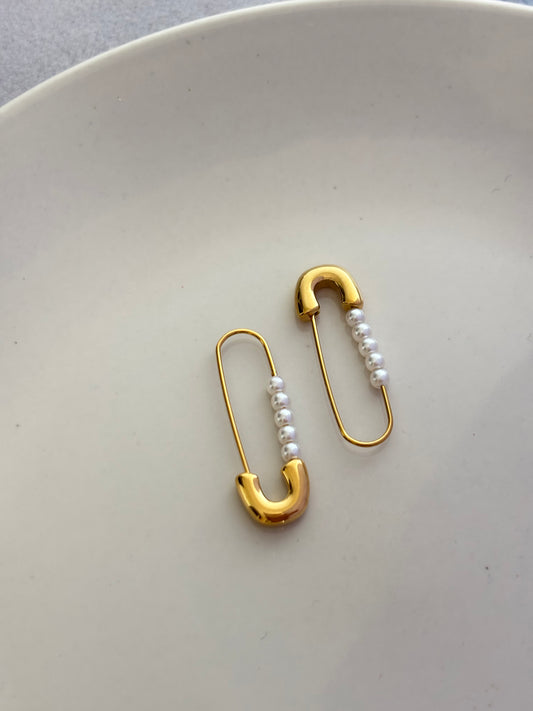 Pearl Pin Earring