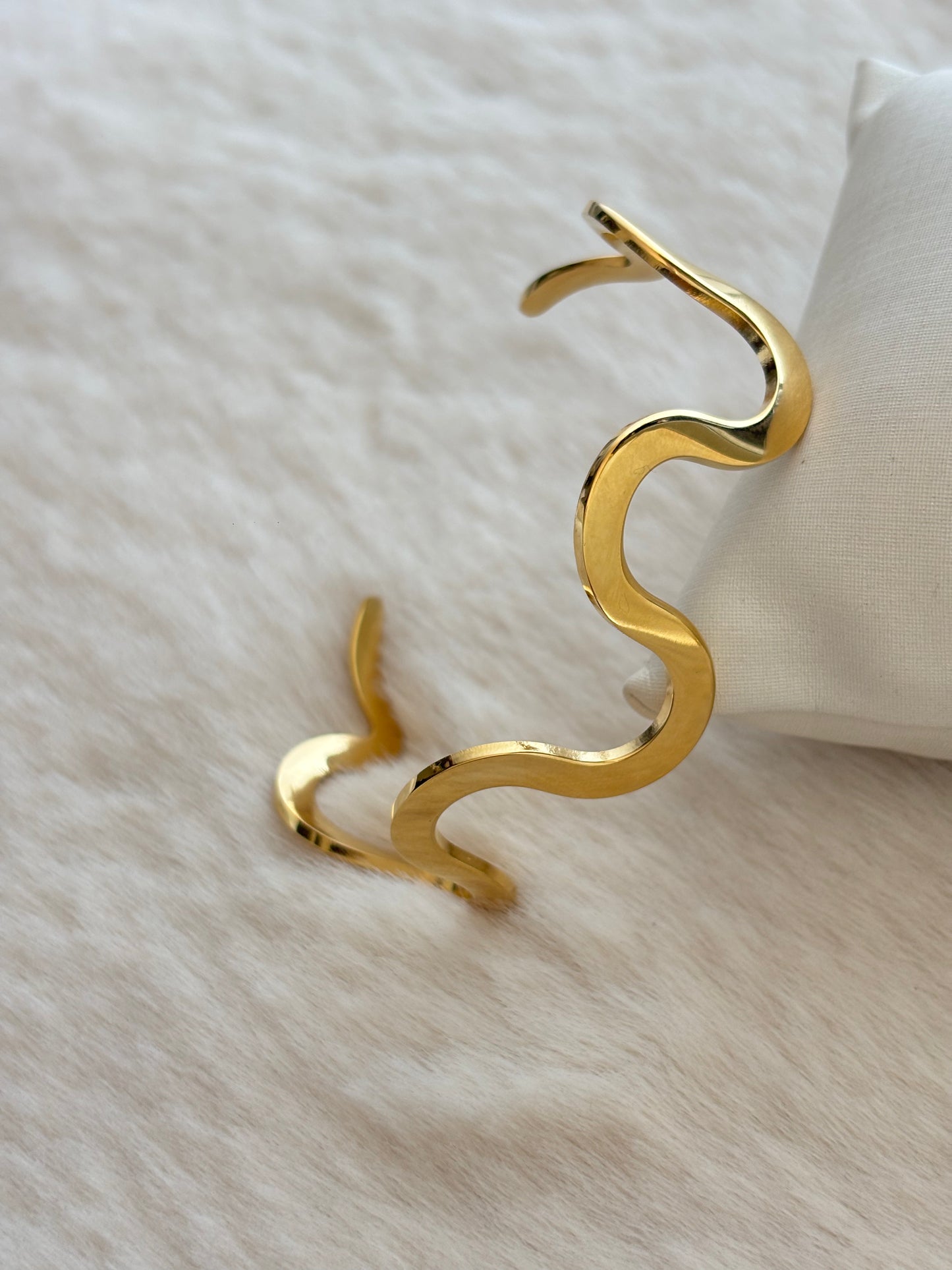 Noah Wavy Adjustable Bracelet