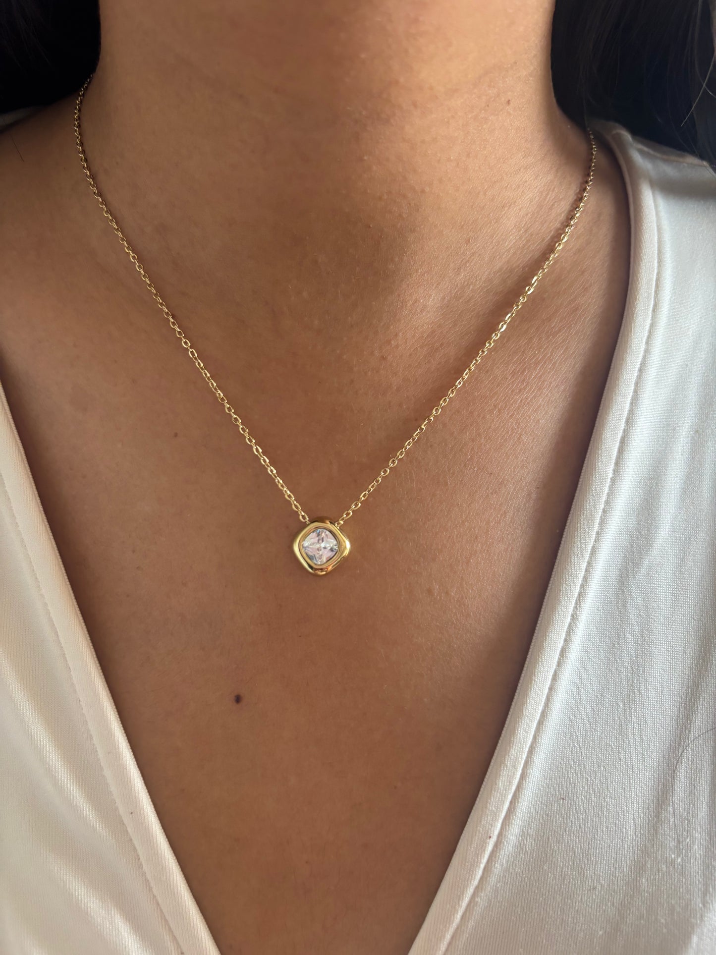 Edge Solitaire Necklace