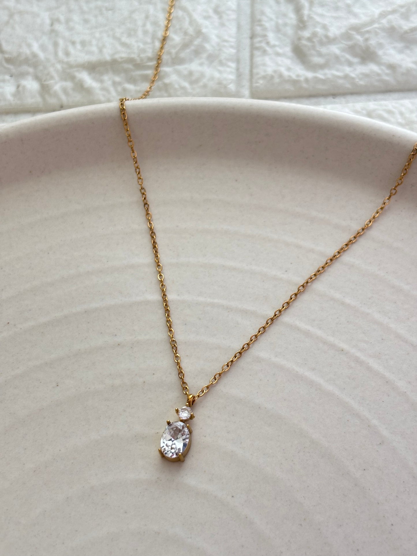 Pine Oval Solitaire Necklace