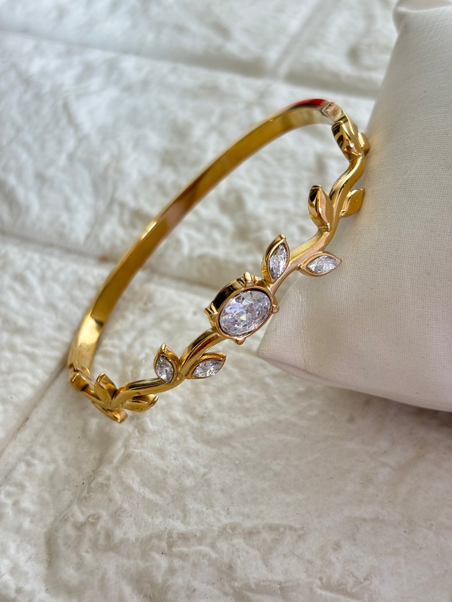 Tulip Veil Bracelet