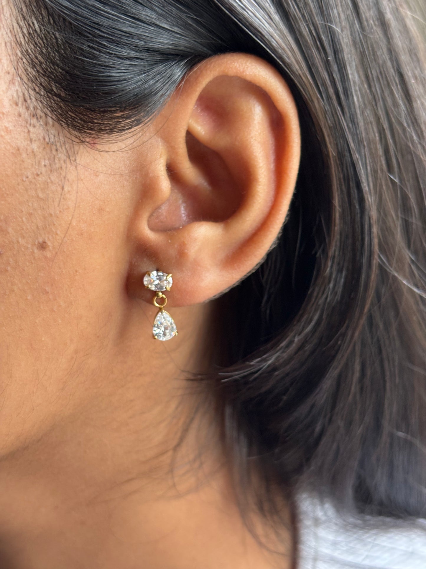 Vivi Solitaire Drop Earring