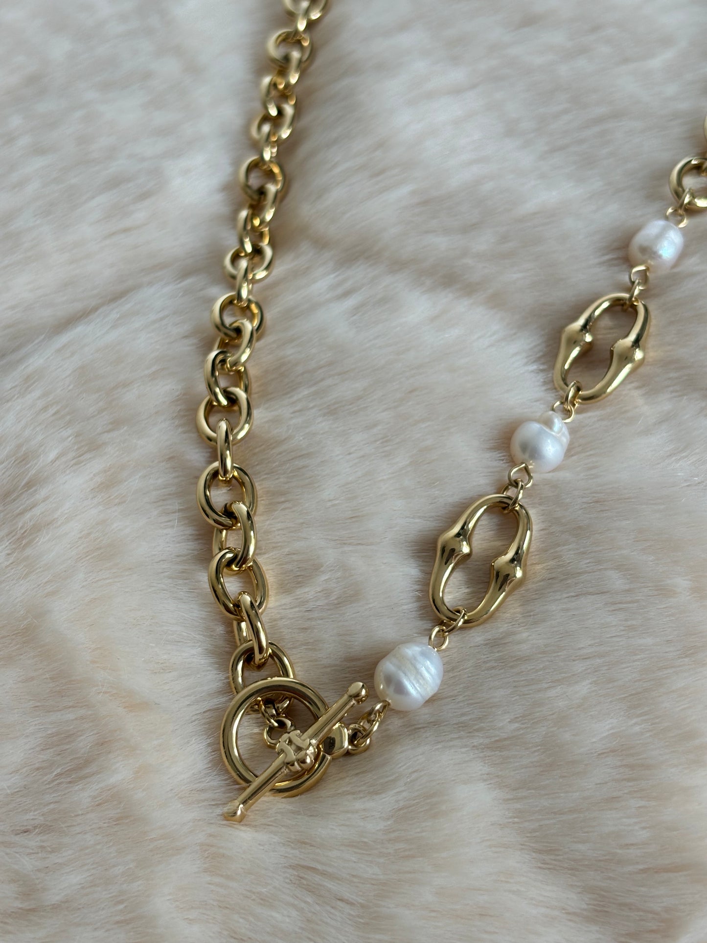 Fresh Pearl Lock Chain