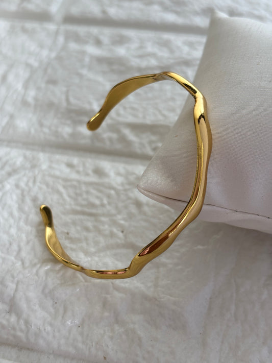 Airy Adjustable Cuff