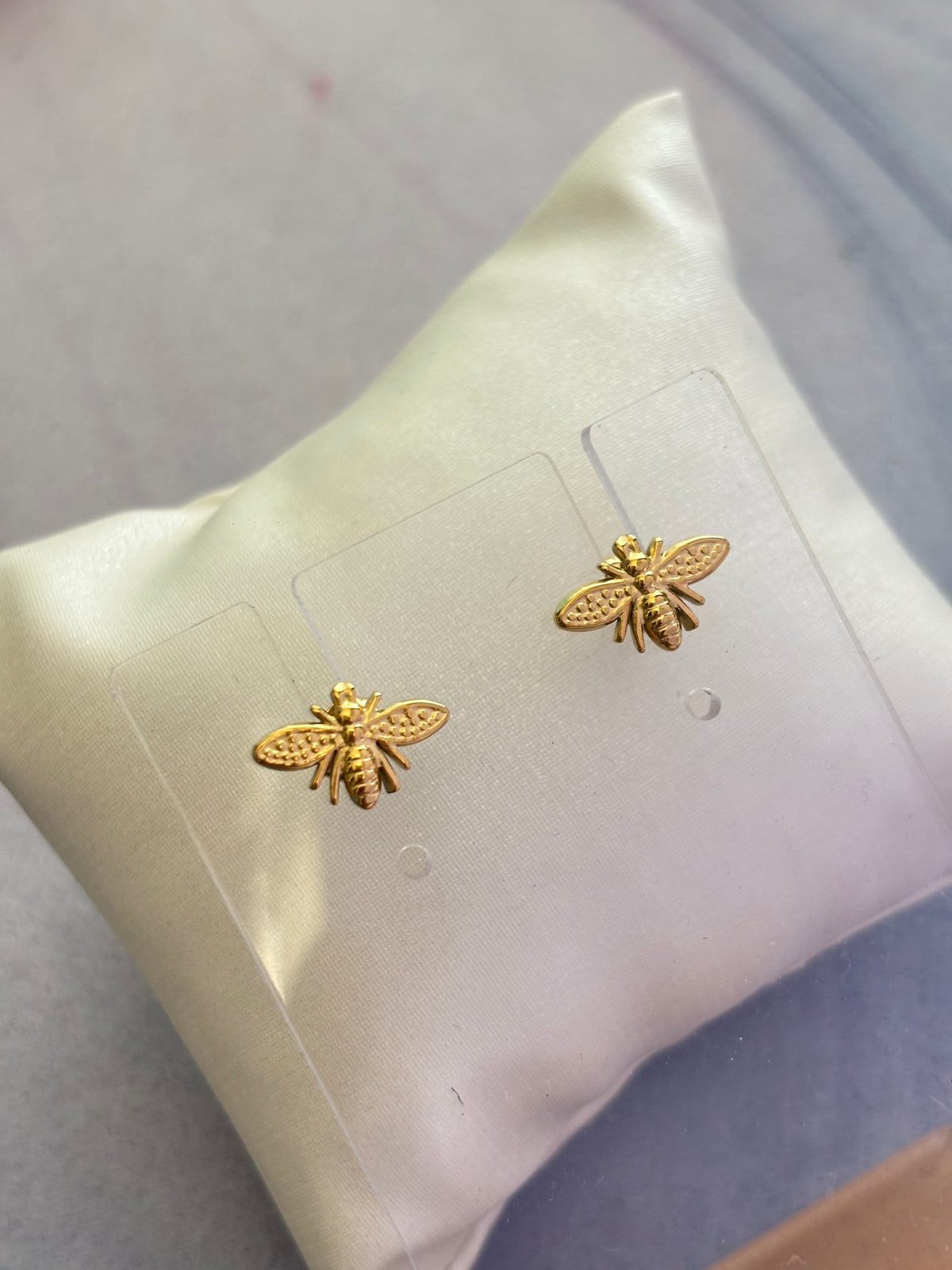 Minimal Bee Studs