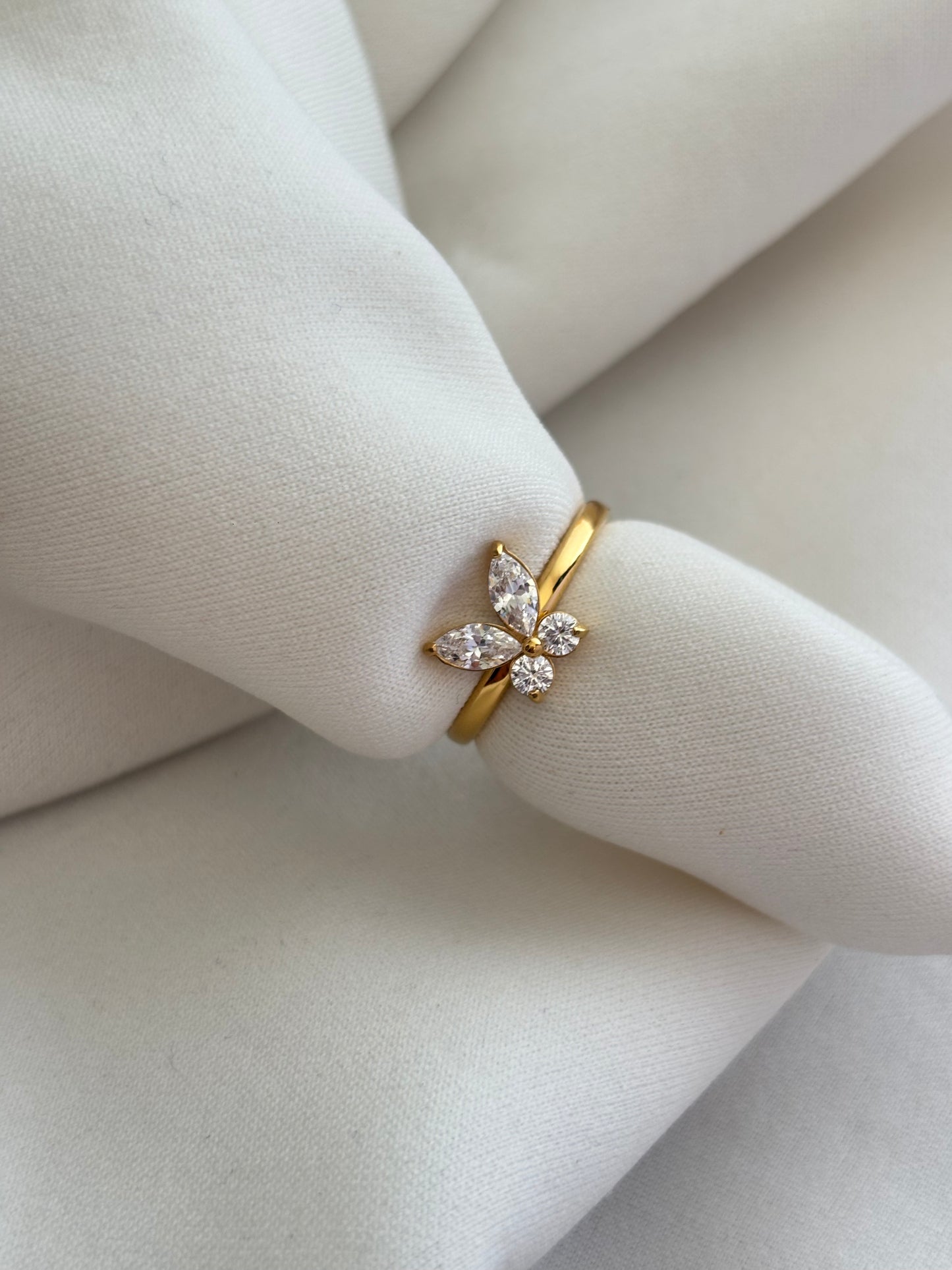lea studded Adjustable Ring