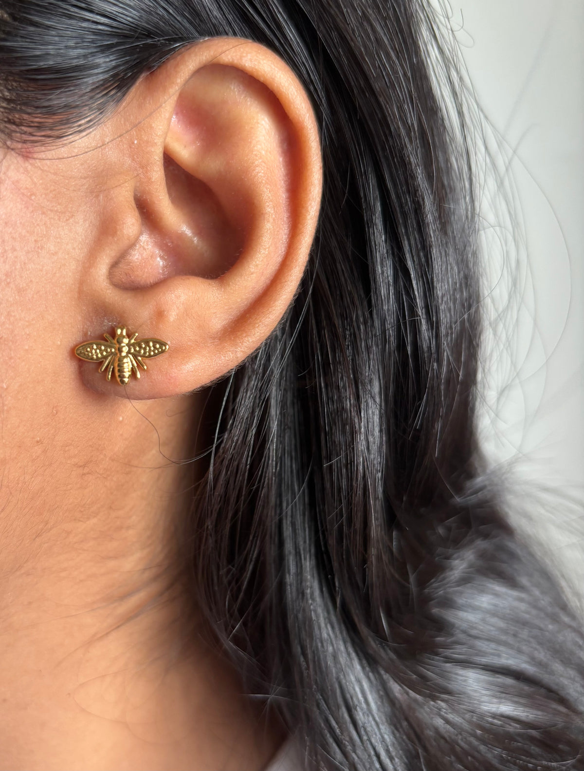 Minimal Bee Studs