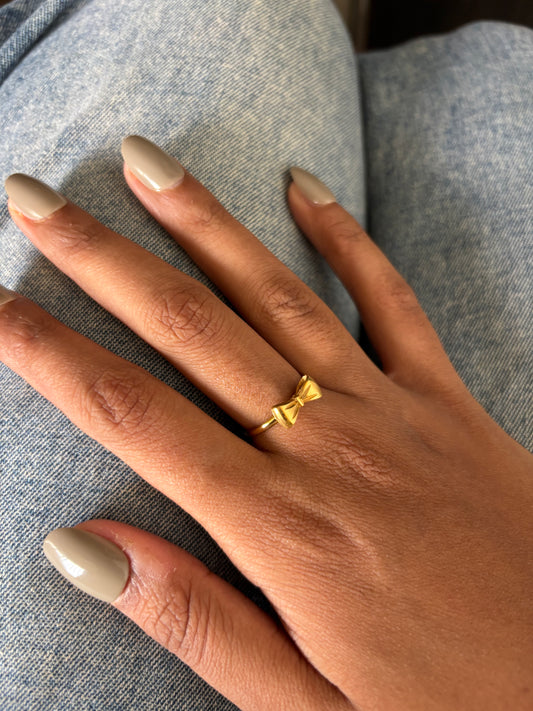 Bow-affair Ring