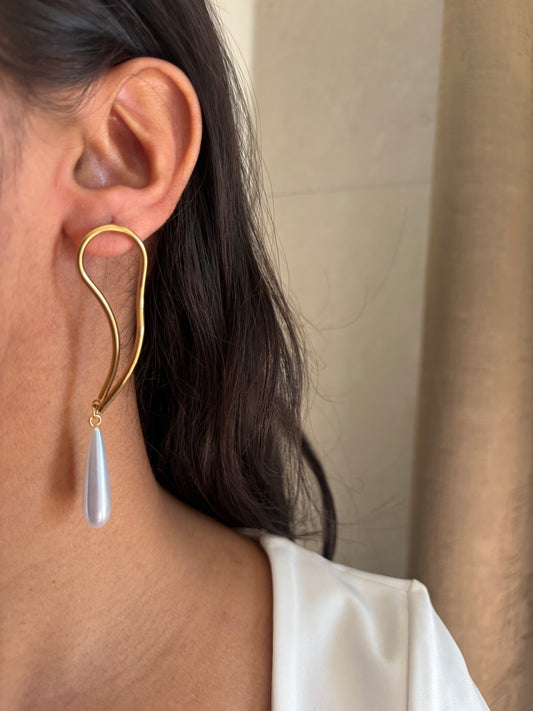 Vera Pearl Drop Earring