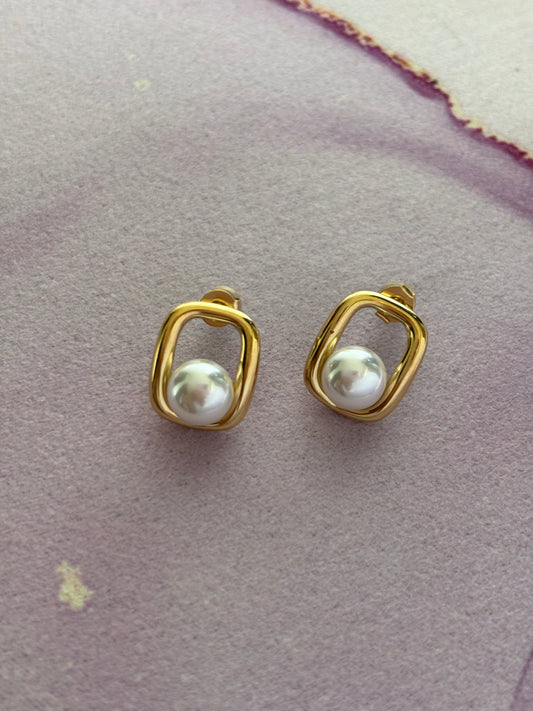 Demy Pearl Earrings