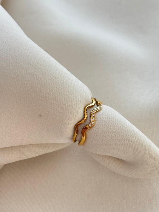 Dainty Wavy Studded Ring