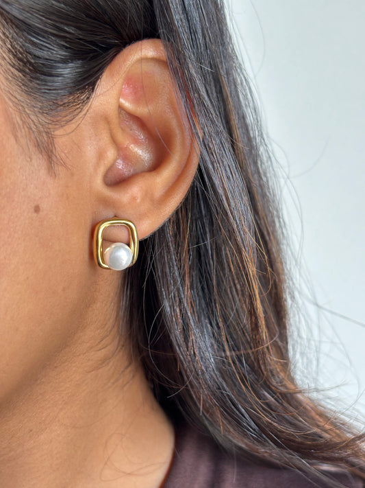 Demy Pearl Earrings