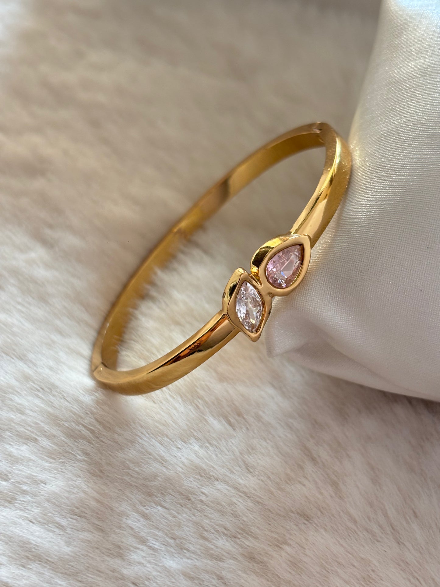 Blush Solitaire Bracelet Small Size