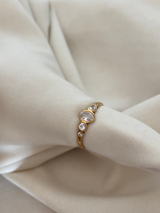 Oval Solitaire Band ring
