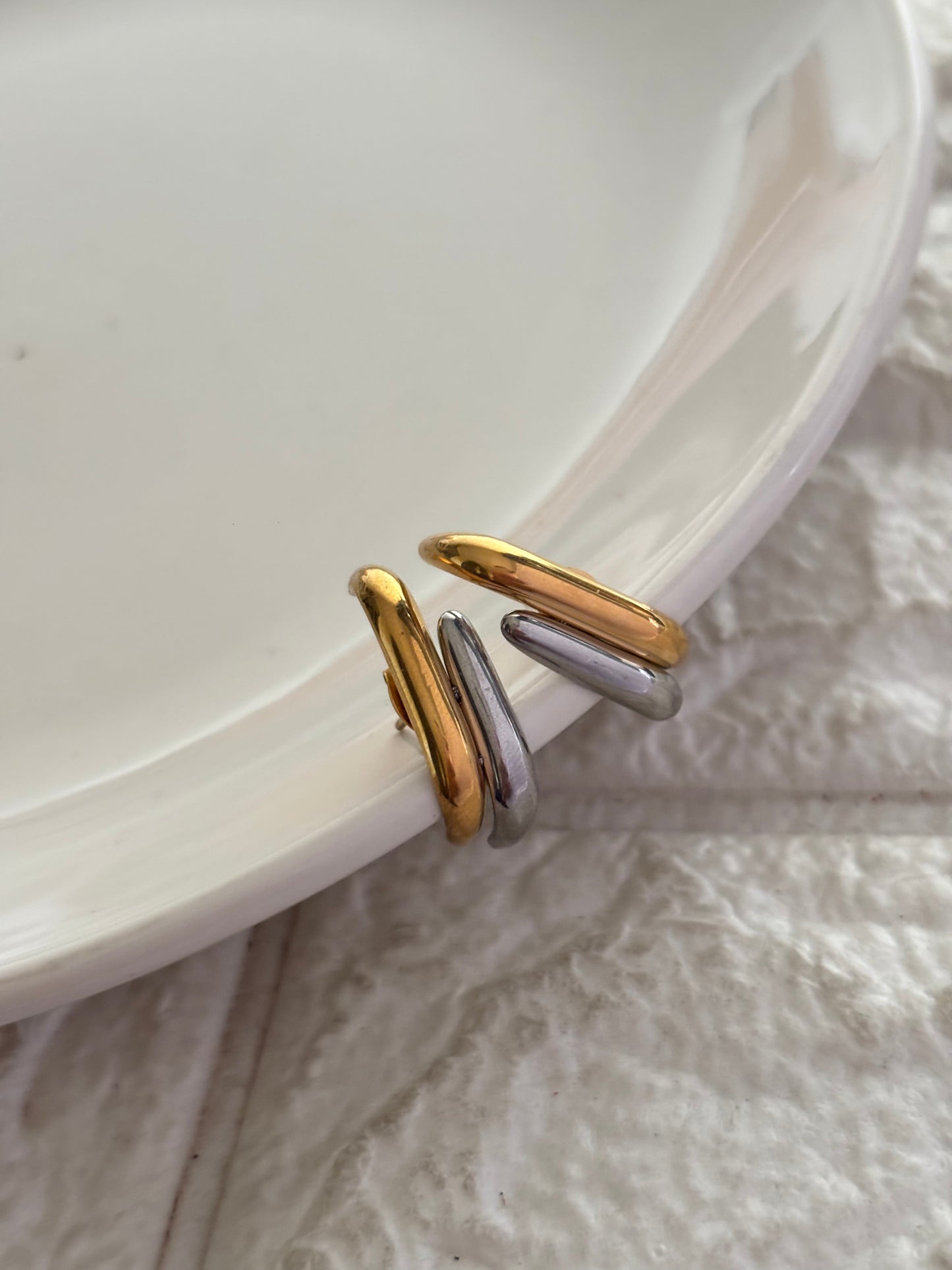 Dual-Tone Studs