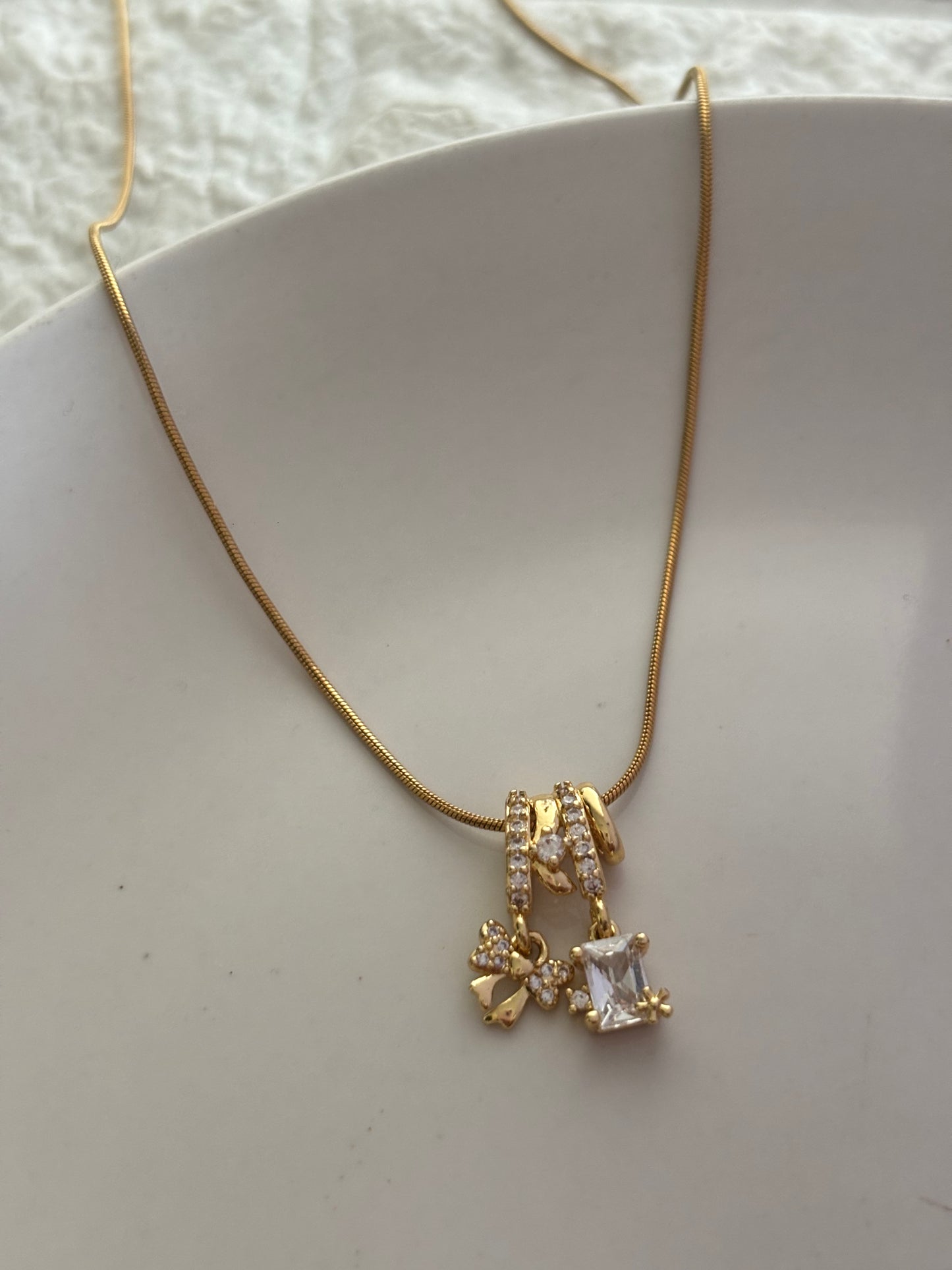 Lumi Bow Necklace
