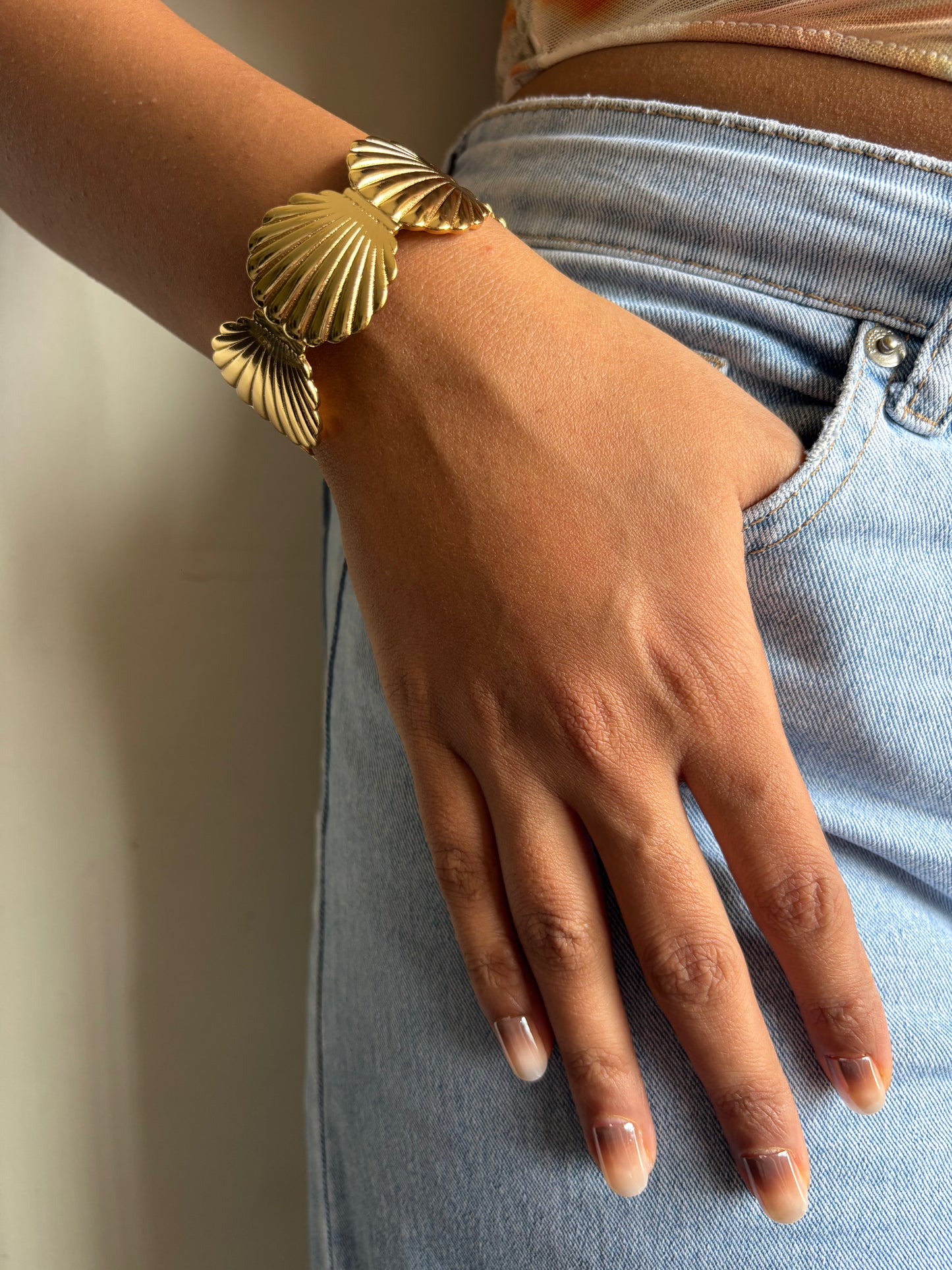 Shell Adjustable Cuff