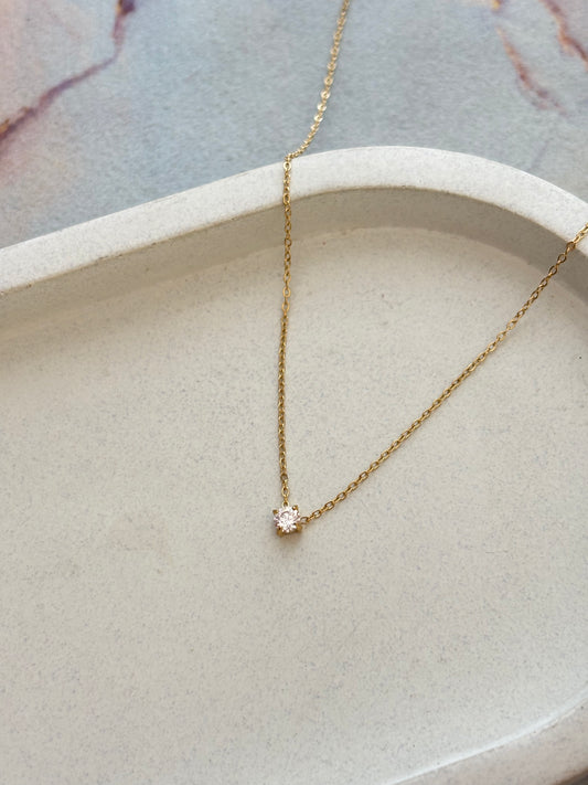 Solitaire Shine Necklace