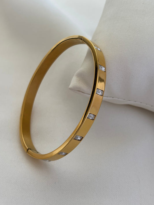 Brilliant Cut Studded Bracelet