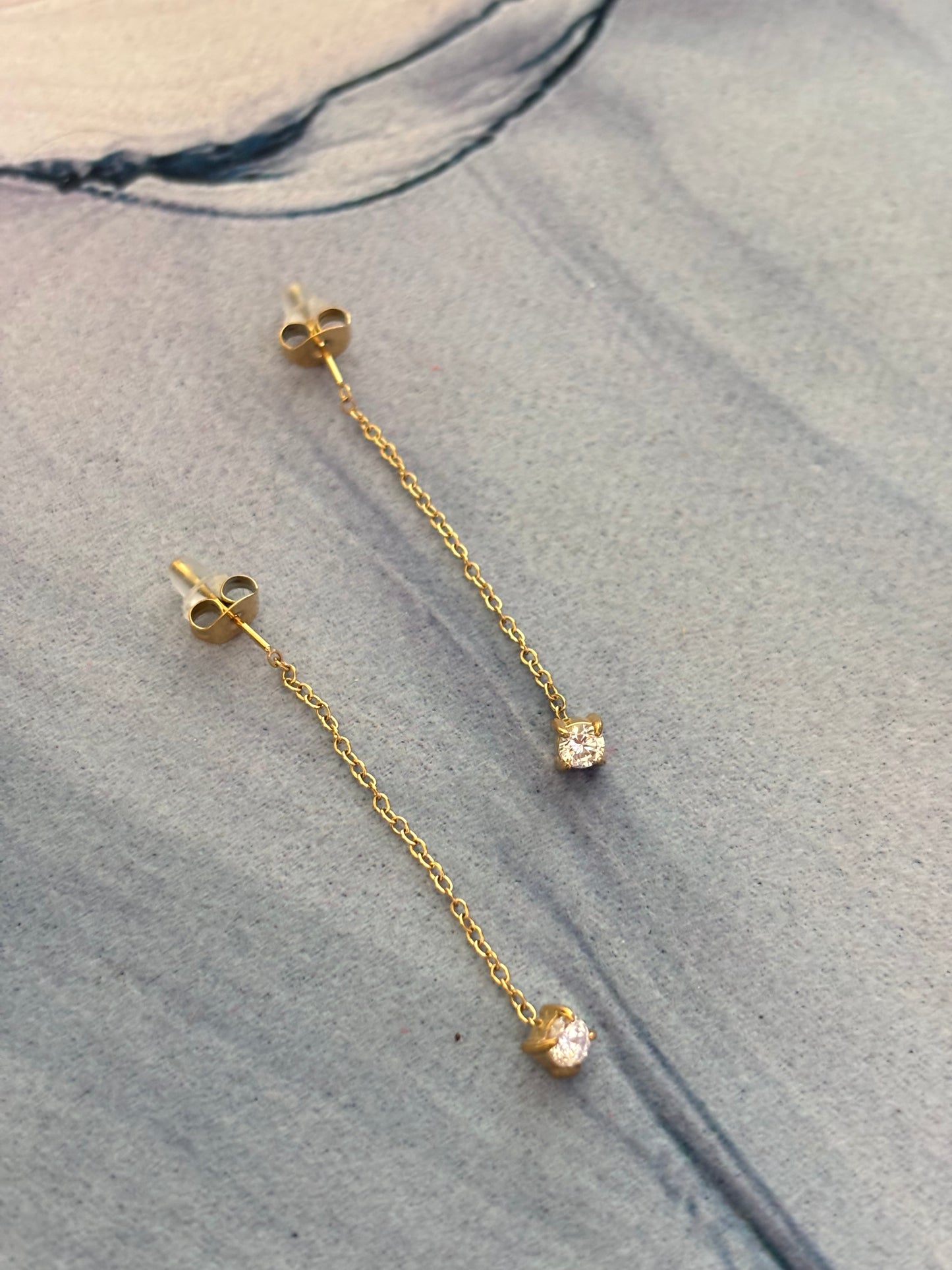 solitaire Shine Needle Earring