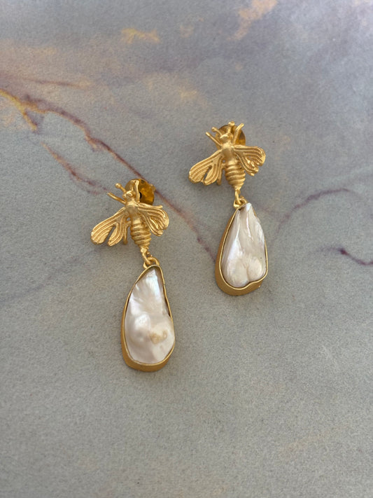 Bee Baroque Pearl Dangler-Brass